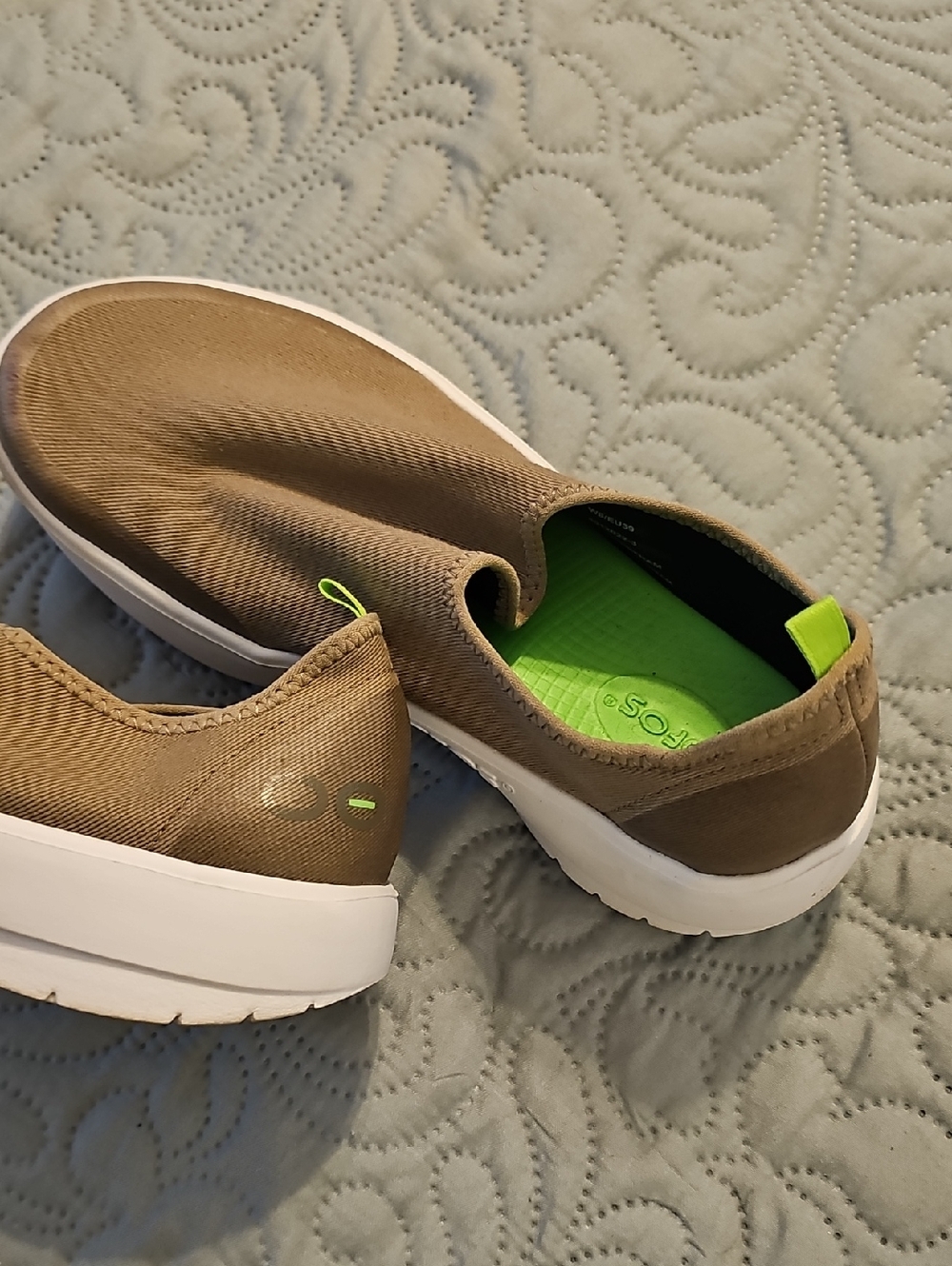 OOFOS OOmg Low eeZee Women's Recovery Shoe